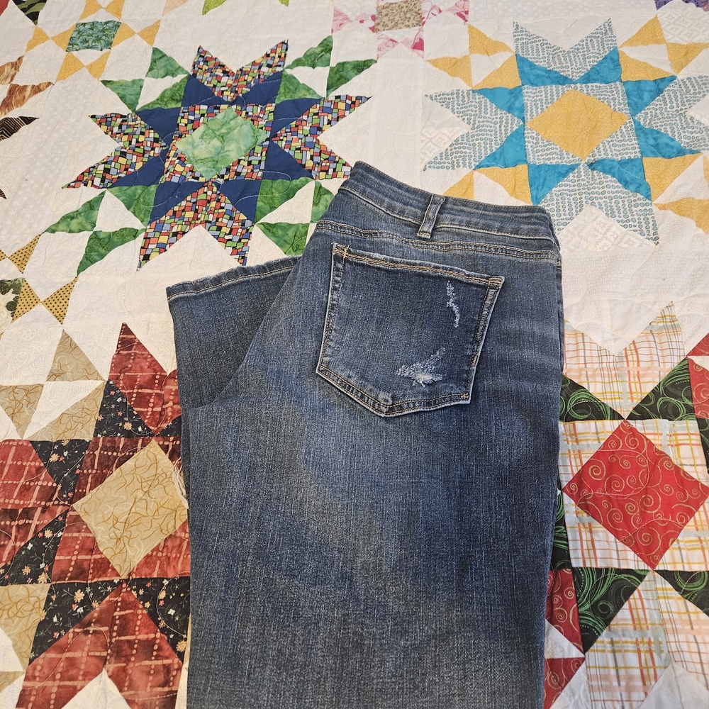 3/$18 Silver Jeans Women's Straight Leg in Classic Blue